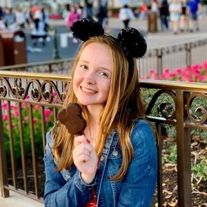 Meet your Posher, Madeline